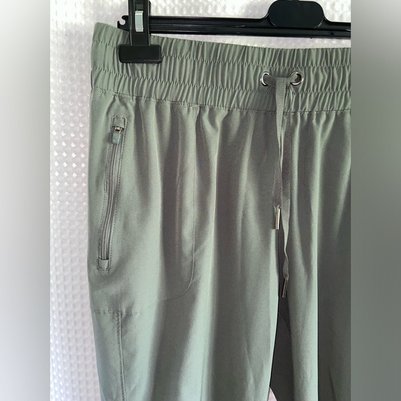 Women’s Kyodan army green KEEP IT MOVING crop pants size Large - Picture 5 of 15
